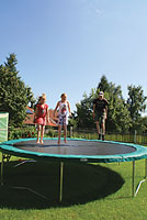 Trampolin im Garten